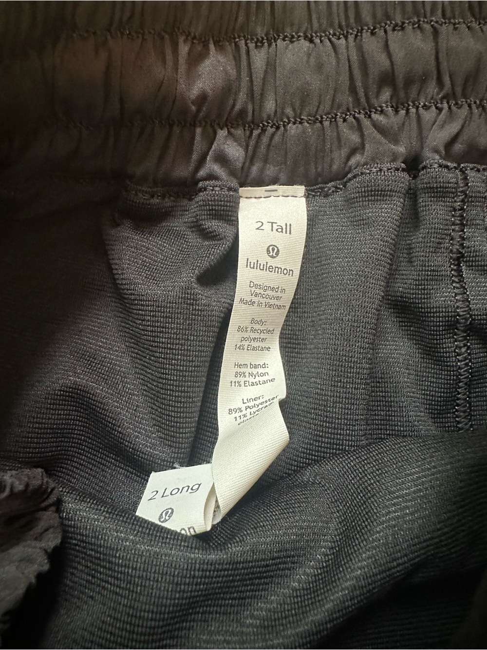 Lululemon Hotty Hot Shorts Size 2 Tall Black Camo Athletic Activewear Running - Picture 2 of 3